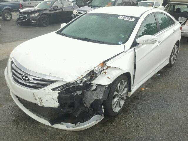 5NPEC4AC6EH870326 - 2014 HYUNDAI SONATA SE WHITE photo 2