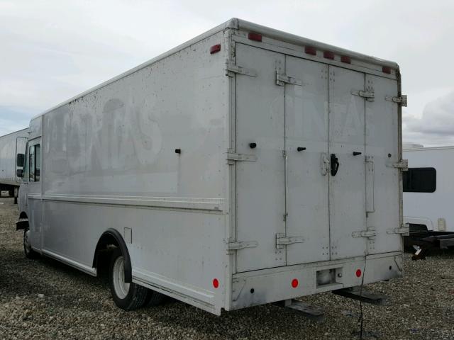 4UZAANBW21CH63197 - 2001 FREIGHTLINER CHASSIS M WHITE photo 3