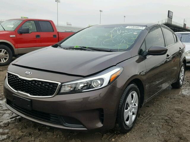 3KPFK4A75HE158635 - 2017 KIA FORTE BLACK photo 2