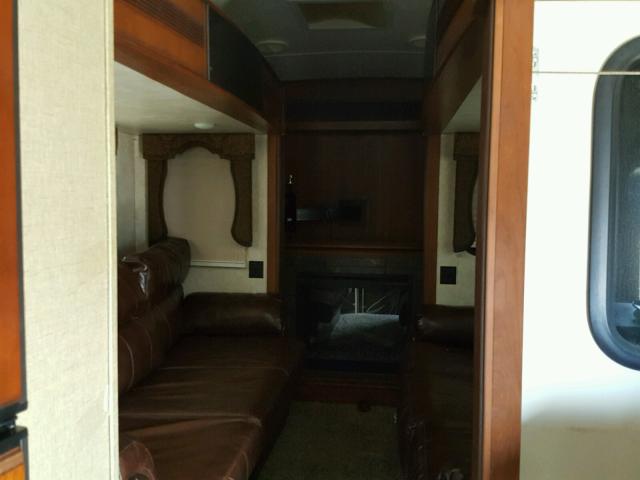 4YDF38526F4700789 - 2015 KEYSTONE MONTANA WHITE photo 5