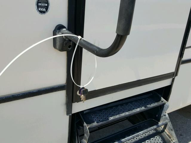 4YDF38526F4700789 - 2015 KEYSTONE MONTANA WHITE photo 8