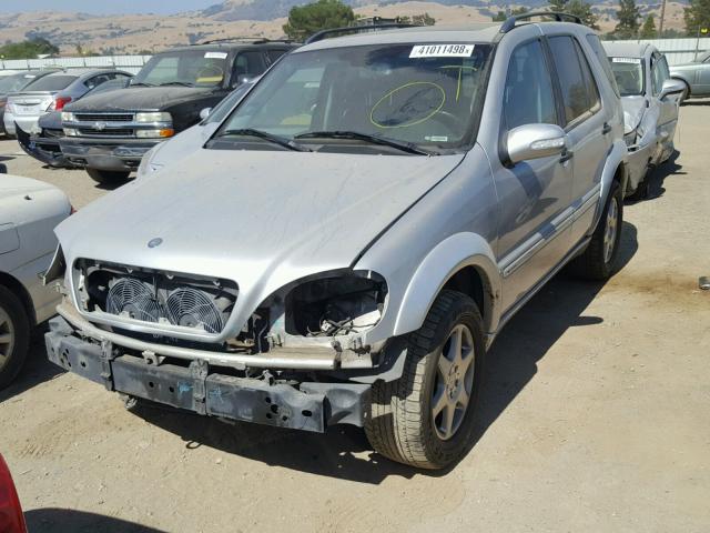 4JGAB54E53A379752 - 2003 MERCEDES-BENZ ML 320 SILVER photo 2