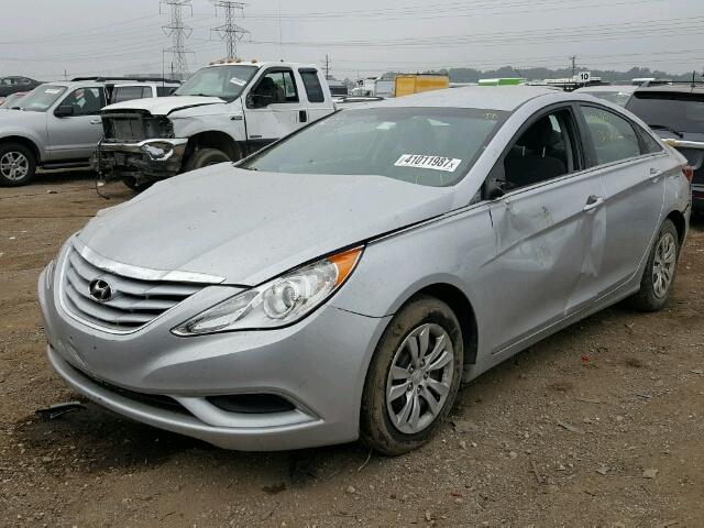 5NPEB4AC5DH563490 - 2013 HYUNDAI SONATA SILVER photo 2