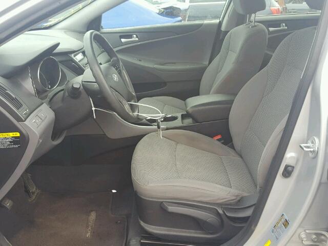 5NPEB4AC5DH563490 - 2013 HYUNDAI SONATA SILVER photo 5