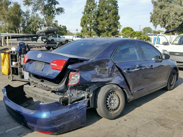 3VW2K7AJ2EM392595 - 2014 VOLKSWAGEN JETTA BASE BLUE photo 4