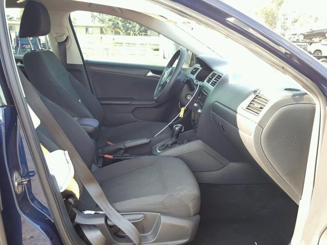 3VW2K7AJ2EM392595 - 2014 VOLKSWAGEN JETTA BASE BLUE photo 5