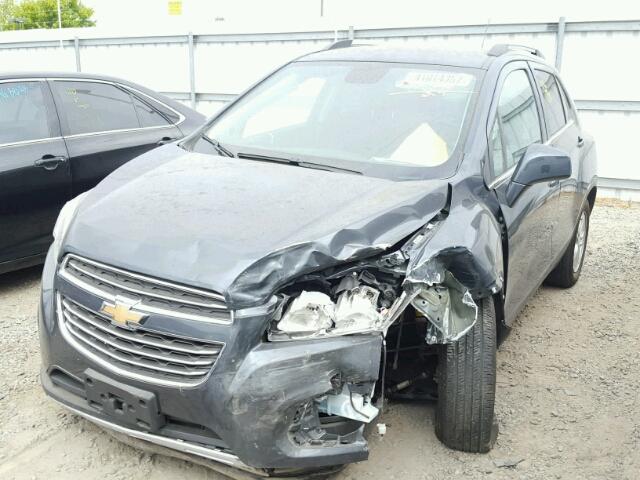 3GNCJLSB2GL280633 - 2016 CHEVROLET TRAX 1LT GRAY photo 2