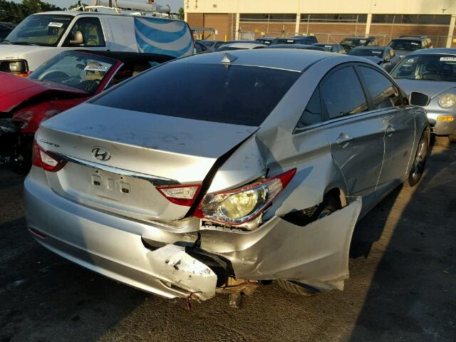 5NPEB4AC4CH440911 - 2012 HYUNDAI SONATA GLS SILVER photo 4