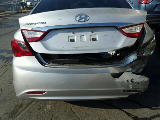 5NPEB4AC4CH440911 - 2012 HYUNDAI SONATA GLS SILVER photo 9