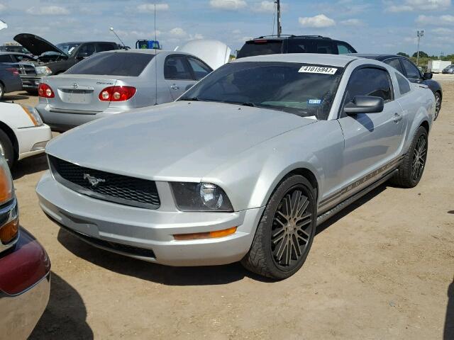 1ZVFT80N275270000 - 2007 FORD MUSTANG GRAY photo 2