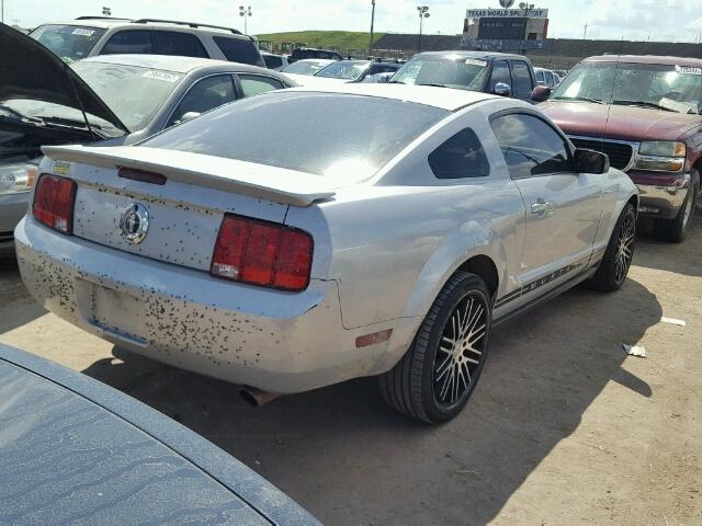 1ZVFT80N275270000 - 2007 FORD MUSTANG GRAY photo 4