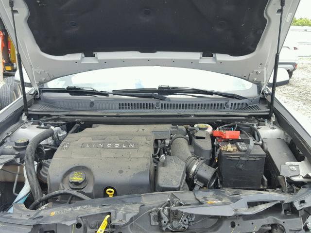 1LNHL9DK2DG609352 - 2013 LINCOLN MKS SILVER photo 7
