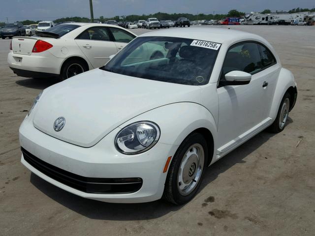 3VWF17AT5FM605031 - 2015 VOLKSWAGEN BEETLE 1.8 WHITE photo 2