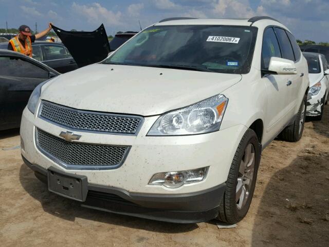 1GNKRJED6BJ350396 - 2011 CHEVROLET TRAVERSE WHITE photo 2