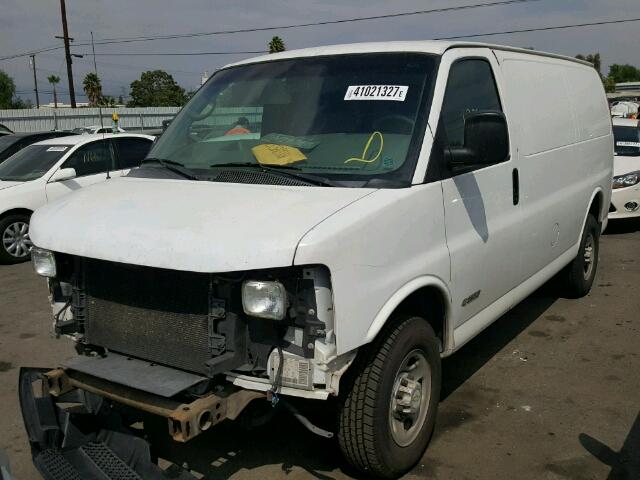 1GCGG25V661226749 - 2006 CHEVROLET EXPRESS G2 WHITE photo 2