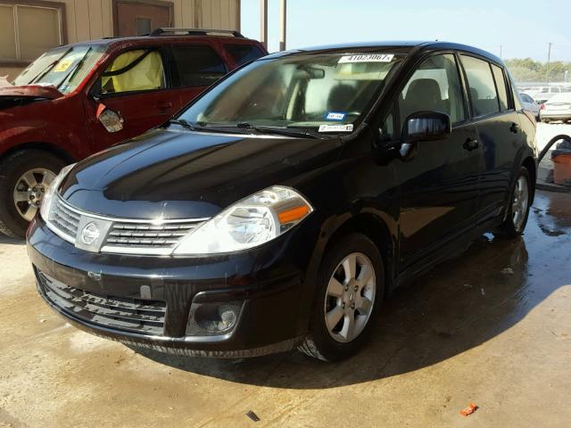 3N1BC13E27L459723 - 2007 NISSAN VERSA S BLACK photo 2