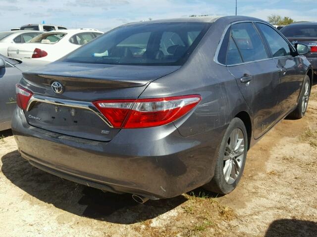 4T1BF1FK6HU641255 - 2017 TOYOTA CAMRY LE GRAY photo 4