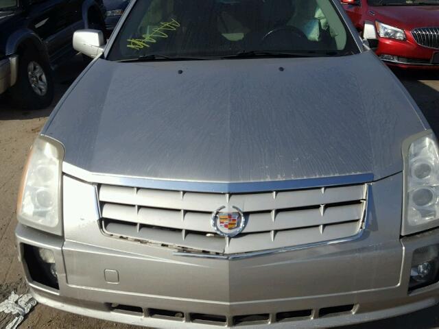 1GYEE637X80122518 - 2008 CADILLAC SRX SILVER photo 7