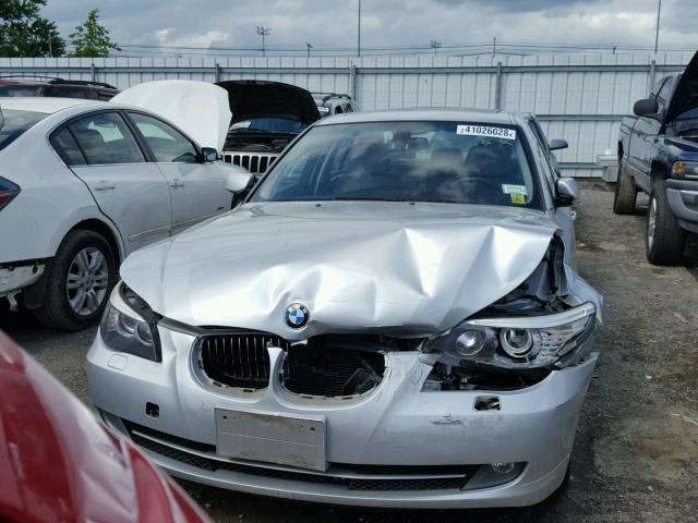 WBANV13568CZ60466 - 2008 BMW 528 XI SILVER photo 9