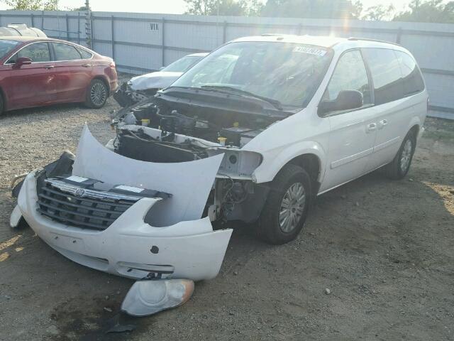 1A4GP44R76B752201 - 2006 CHRYSLER TOWN & COU WHITE photo 2