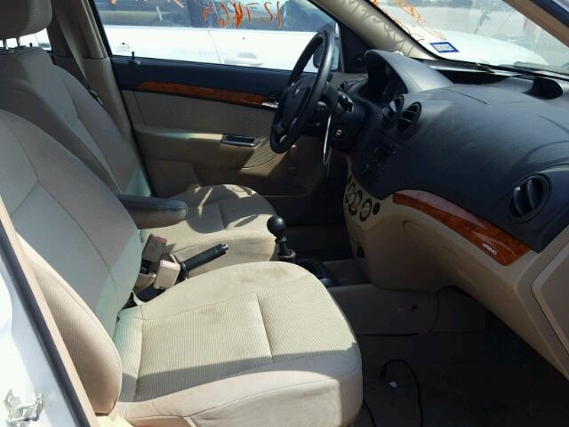 KL1TD56698B219881 - 2008 CHEVROLET AVEO BASE Biały zdjęcie 5