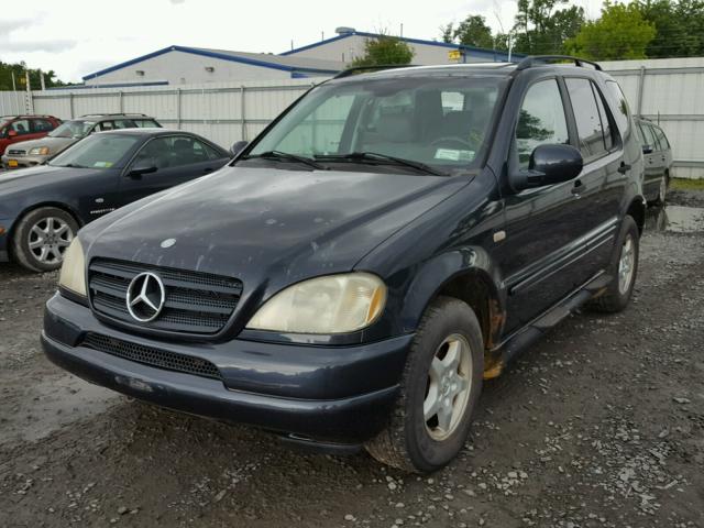 4JGAB54E41A224963 - 2001 MERCEDES-BENZ ML 320 BLUE photo 2