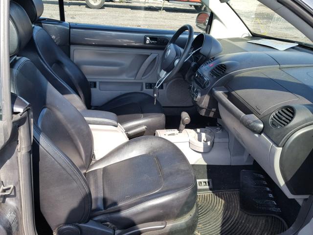 3VWCD31Y05M308438 - 2005 VOLKSWAGEN NEW BEETLE ნაცრისფერი ფოტო 5