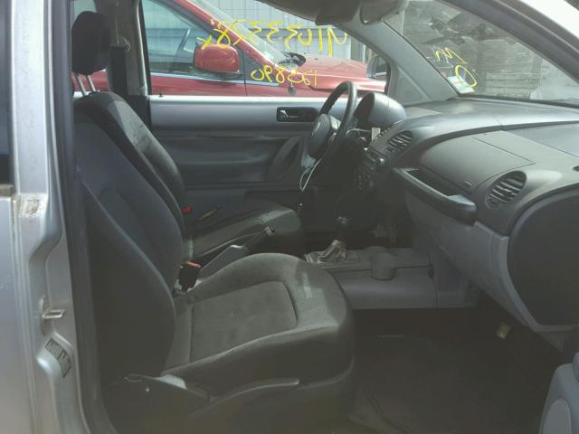 3VWCC21C9XM460979 - 1999 VOLKSWAGEN NEW BEETLE 银色 照片 5