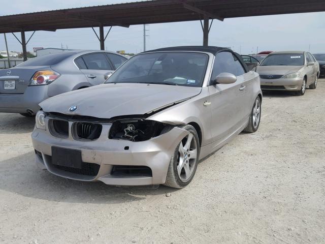 WBAUN93509VK40631 - 2009 BMW 135 I GOLD photo 2