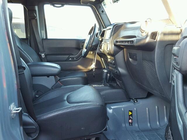 1C4BJWFG7DL646721 - 2013 JEEP WRANGLER U GRAY photo 5