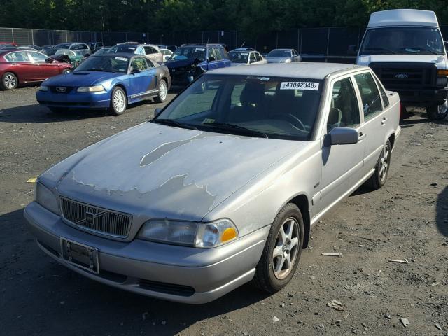 YV1LS553XW1427741 - 1998 VOLVO S70 SILVER photo 2