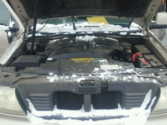 5LMEU88H04ZJ01942 - 2004 LINCOLN AVIATOR 金色 照片 7