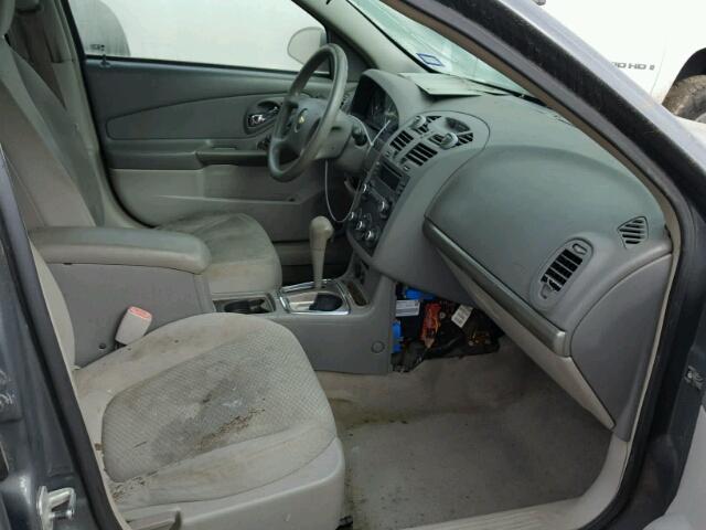 1G1ZS58F48F106640 - 2008 CHEVROLET MALIBU ნაცრისფერი ფოტო 5