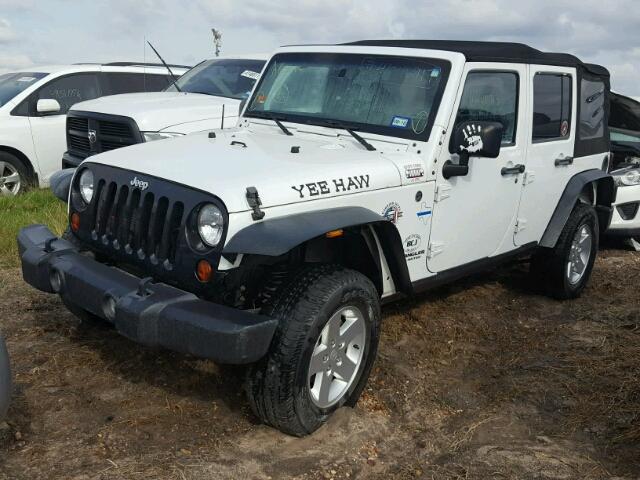 1C4HJWFG9DL506955 - 2013 JEEP WRANGLER U WHITE photo 2