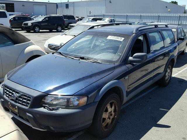 YV1SZ58D611002599 - 2001 VOLVO V70 XC BLUE photo 2