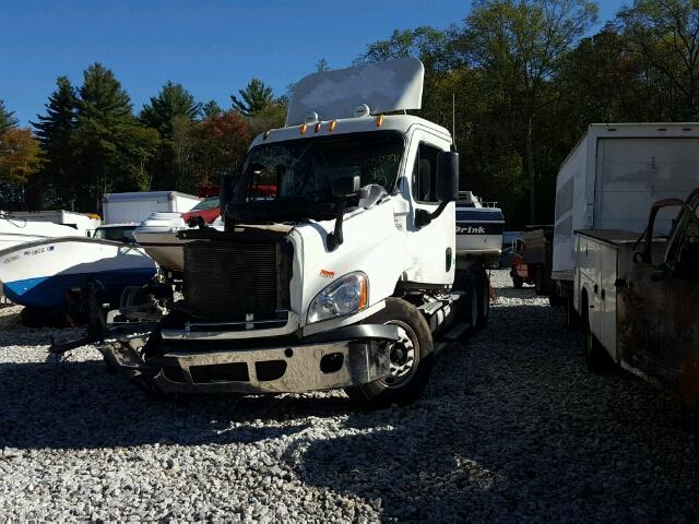 1FUJGEBG3DLBY1215 - 2013 FREIGHTLINER CASCADIA 1 WHITE photo 2