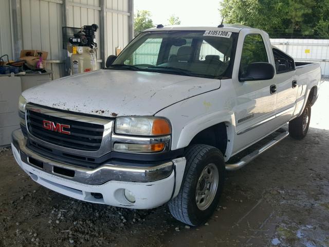 1GTHC23U85F801459 - 2005 GMC SIERRA C25 WHITE photo 2