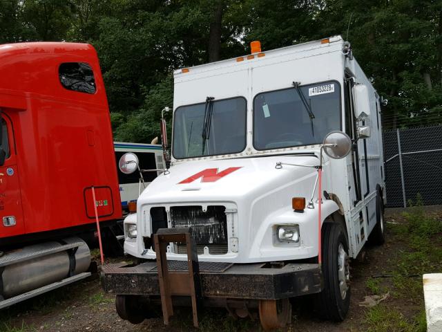 4UZAAXCS67CX30166 - 2007 FREIGHTLINER CHASSIS FS WHITE photo 2