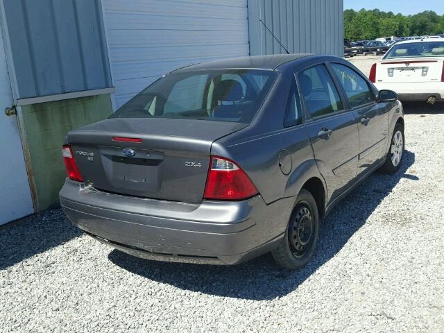 1FAFP34N76W224715 - 2006 FORD FOCUS ZX4 GRAY photo 4