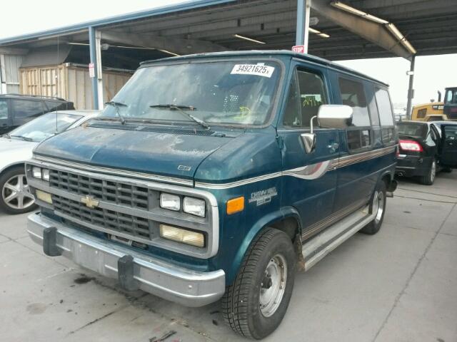 1GBEG25Z0SF235734 - 1995 CHEVROLET G20 GREEN photo 2