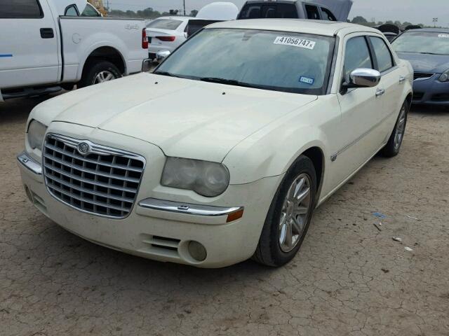 2C3JA63H55H150599 - 2005 CHRYSLER 300C WHITE photo 2