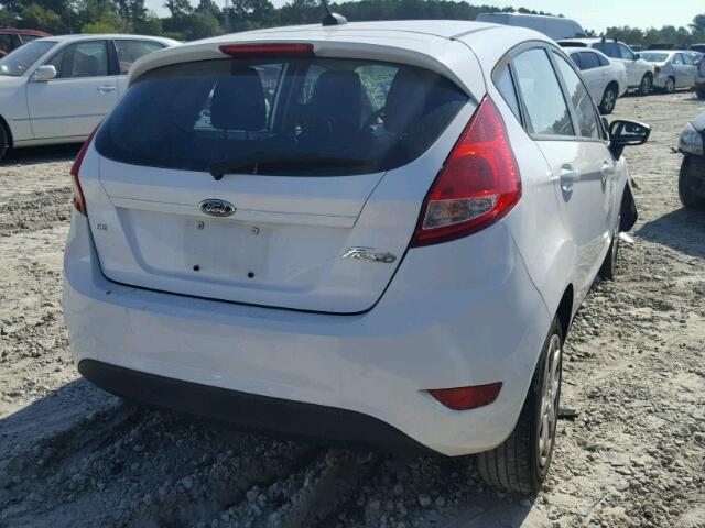 3FADP4EJ5CM194828 - 2012 FORD FIESTA SE WHITE photo 4