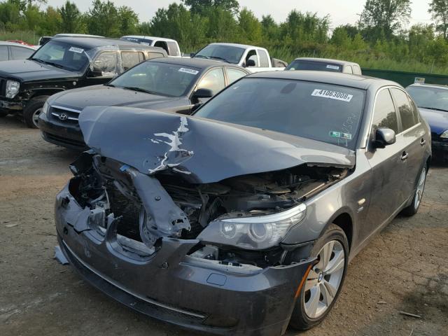 WBANV1C59AC158662 - 2010 BMW 528 XI GRAY photo 2