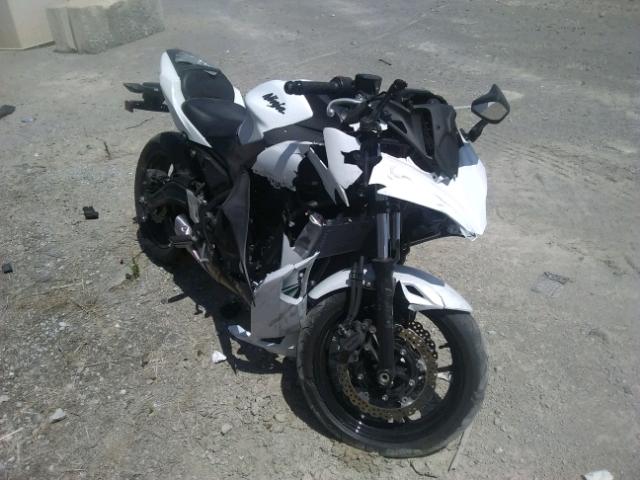 JKAEXEJ11HDA00841 - 2017 KAWASAKI EX650 J თეთრი ფოტო 1