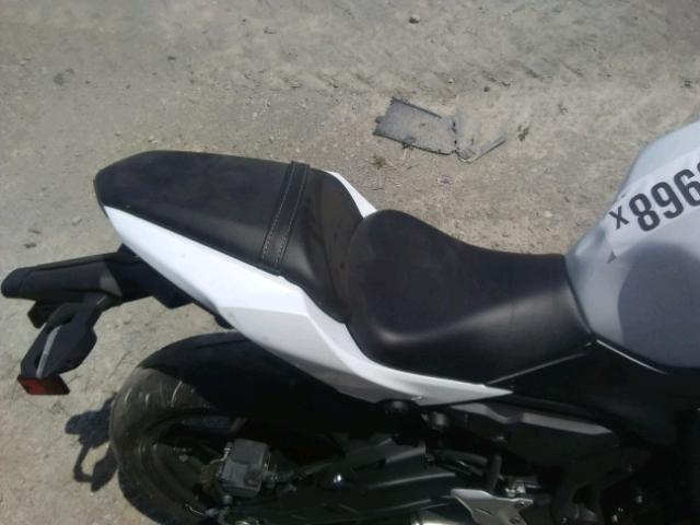 JKAEXEJ11HDA00841 - 2017 KAWASAKI EX650 J თეთრი ფოტო 6