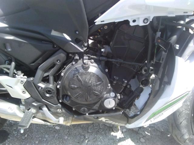 JKAEXEJ11HDA00841 - 2017 KAWASAKI EX650 J თეთრი ფოტო 7