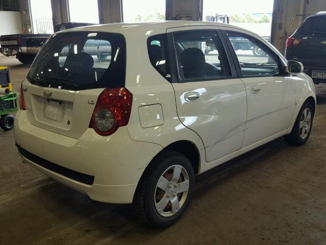 KL1TD66E89B646645 - 2009 CHEVROLET AVEO LS WHITE photo 4