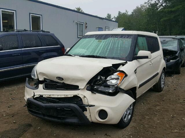 KNDJT2A55D7534660 - 2013 KIA SOUL CREAM photo 2