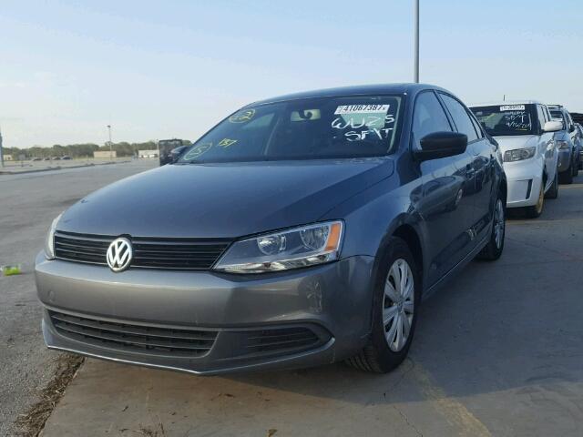 3VW2K7AJ1DM256912 - 2013 VOLKSWAGEN JETTA GRAY photo 2