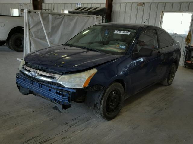 1FAHP32N28W135066 - 2008 FORD FOCUS S/SE BLUE photo 2